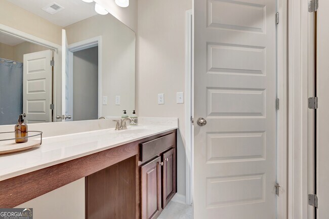 Building Photo - 180 Charleston Dr