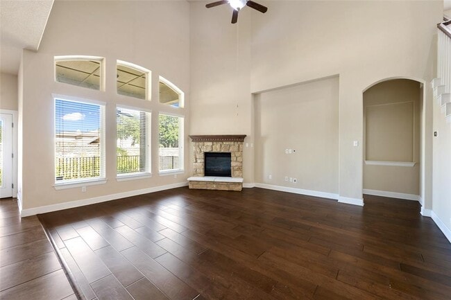 Building Photo - 213 Southern Cross Dr