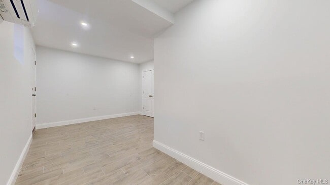 Building Photo - 72-17 66th Pl