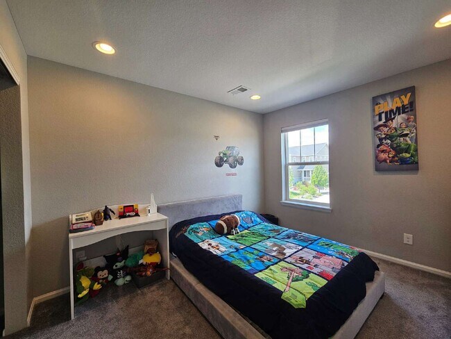 Building Photo - 5186 Ditmars Ln