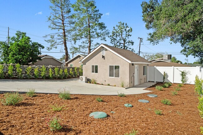 Primary Photo - 1318 Malachite Ave