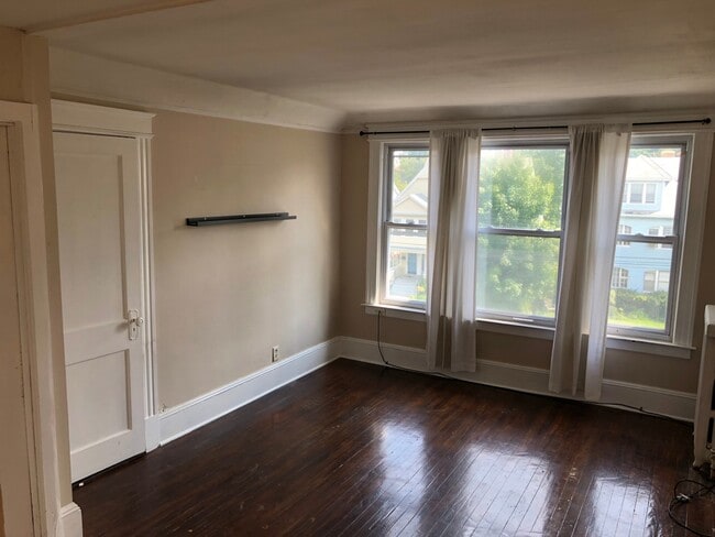 Building Photo - 45 Maplewood Ave