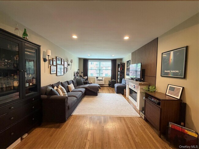 Building Photo - 124 S Park Ave