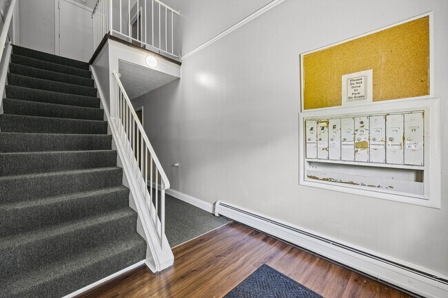 Building Photo - 17 Stenwick Dr