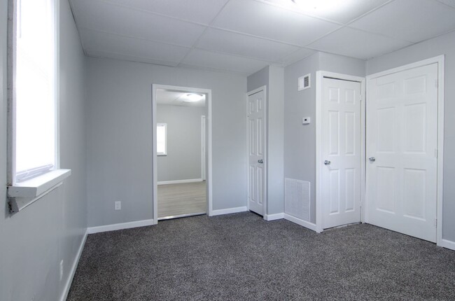 Building Photo - Completely Remodeled 2 Bed 1 Bath