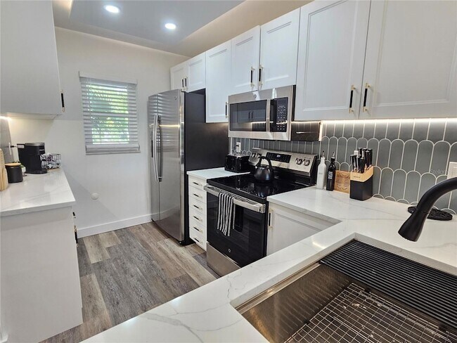 Building Photo - 437 Cerromar Ln
