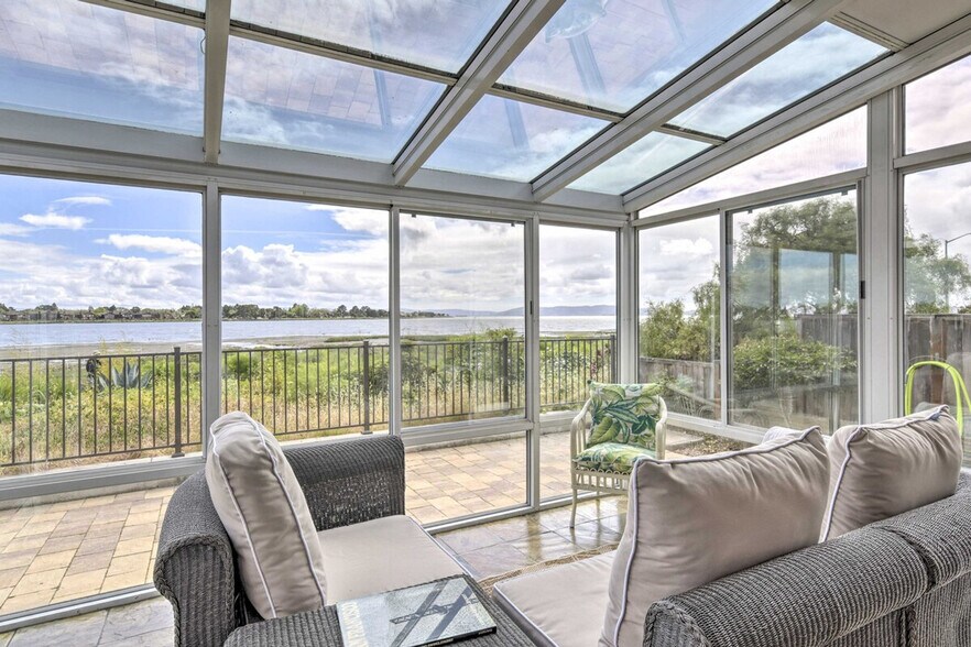 Building Photo - 2606 Bayview Dr