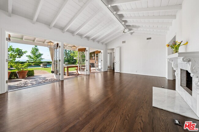 Building Photo - 8050 Mulholland Dr