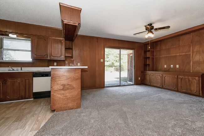 Building Photo - 1208 Yellowstone St