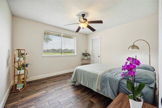 Building Photo - 3611 Drawbridge Dr