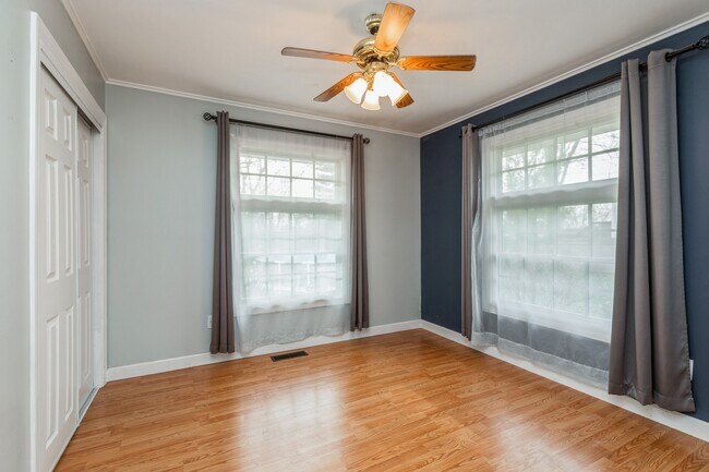 Building Photo - 2415 Plum Tree Rd