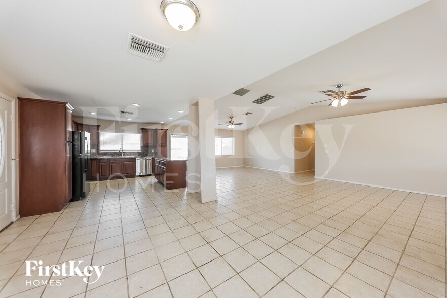 Building Photo - 11740 N 80th Dr
