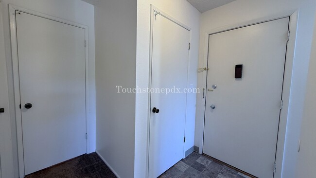 Building Photo - Charming 1-Bedroom Apartment in the Heart ...