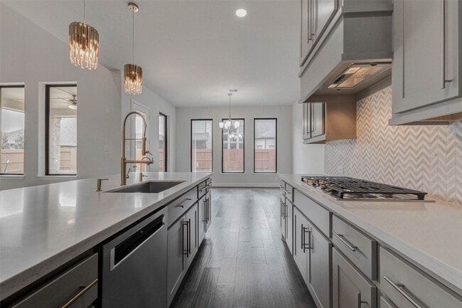 Building Photo - 30627 S Creek Way