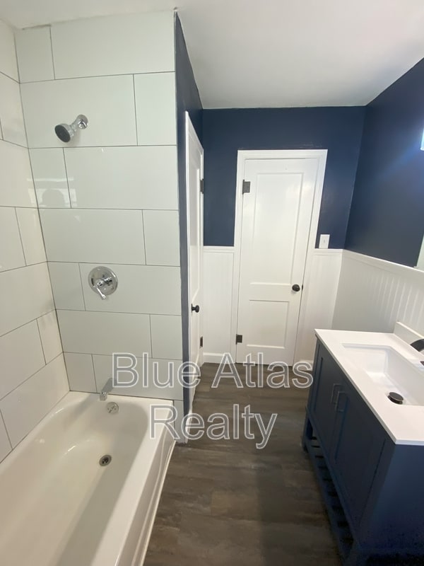 Building Photo - 1303 College St