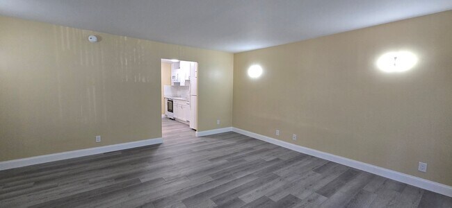 Building Photo - Elegant Renovated Studio with Juliet Balco...