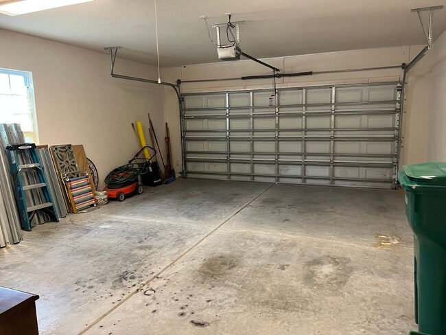 Building Photo - Spacious Sun City Home on Cul-De-Sac with Flexible terms