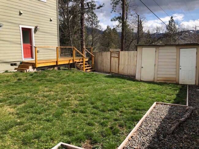 Building Photo - 6748 OR-66