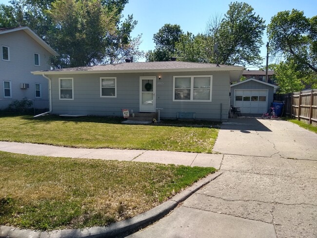 Primary Photo - 1005 21st St S
