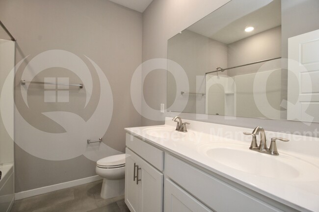 Building Photo - 2234 W El Caro Dr