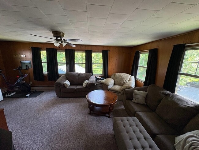 Building Photo - 231 River Dr
