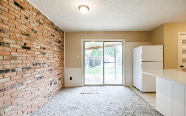 Building Photo - 3406 65th Dr