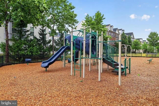 Building Photo - 2613 Campus Way N