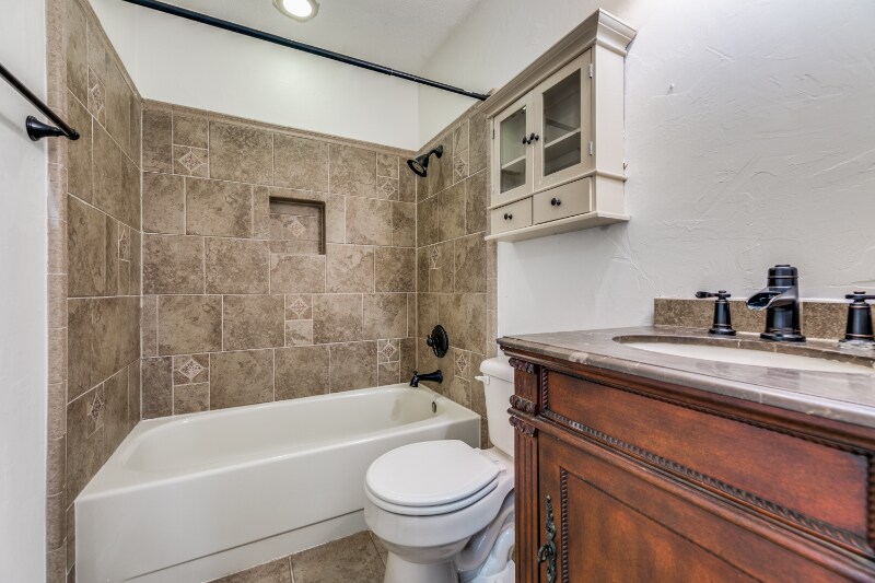 Building Photo - 1607 Heather Glen Ct