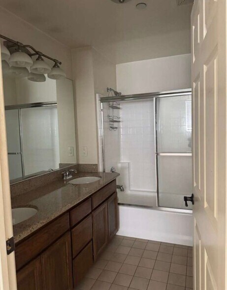 Building Photo - 4523 Woodman Ave