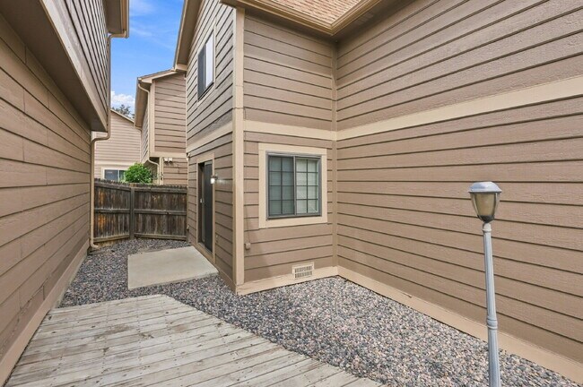 Building Photo - $2,395.95 - 2 Bed, 2.5 Bath Garden Unit in Aurora with Central AC and In Unit Laundry!