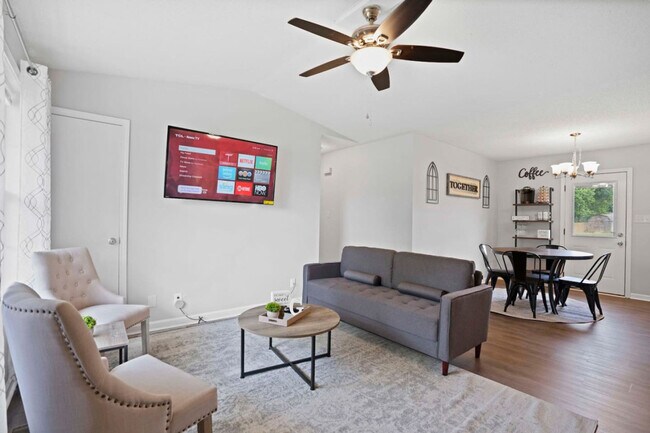 Primary Photo - 3415 Oak Lawn Dr