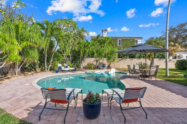 Building Photo - 2317 NE 12th St