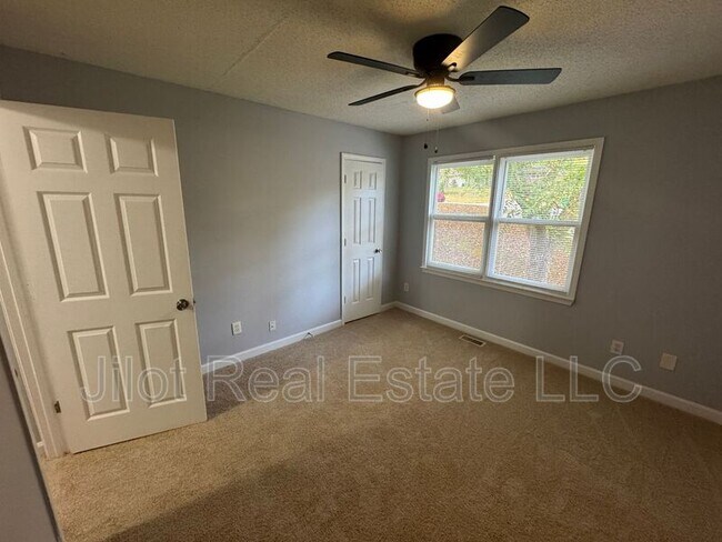 Building Photo - 459 Oak Hill Cir