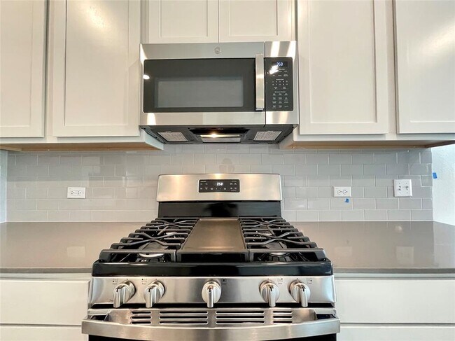 Building Photo - 10501 Steinbeck Dr