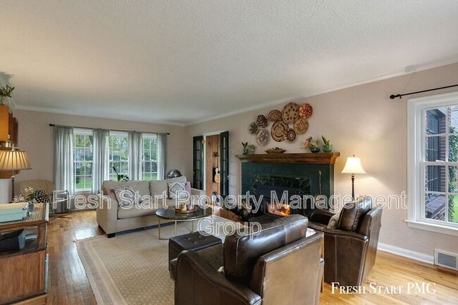 Building Photo - 28 Woodmer Ln
