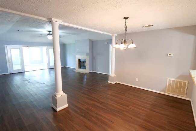 Building Photo - 16423 Quailynn Dr