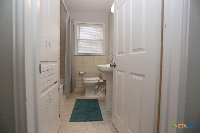 Building Photo - 128 Sherwood St