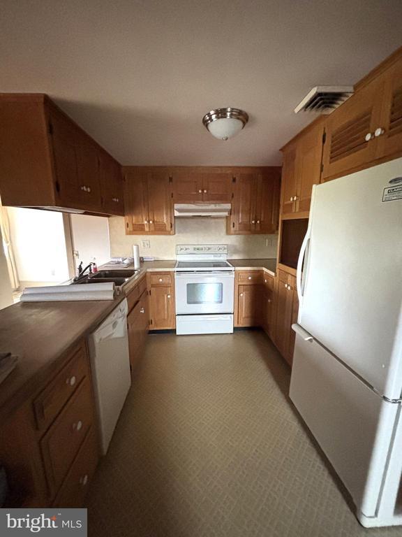 Building Photo - 574 Cinder Rd