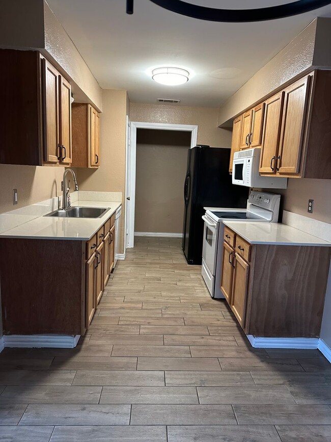 Building Photo - 2 Bedroom MISD House with Garage