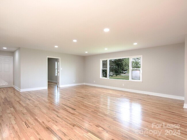 Building Photo - 378 Cornelius Rd