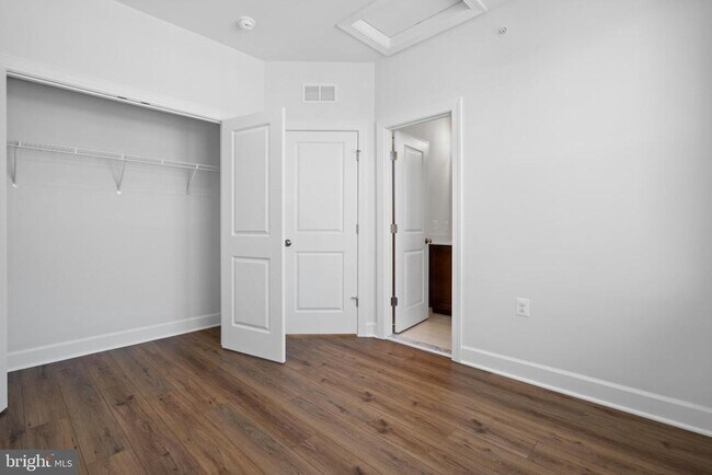 Building Photo - 596 Watermans Dr