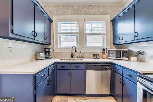 Building Photo - 850 Charles Allen Dr NE
