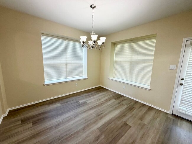 Building Photo - 6404 Mundo Dr