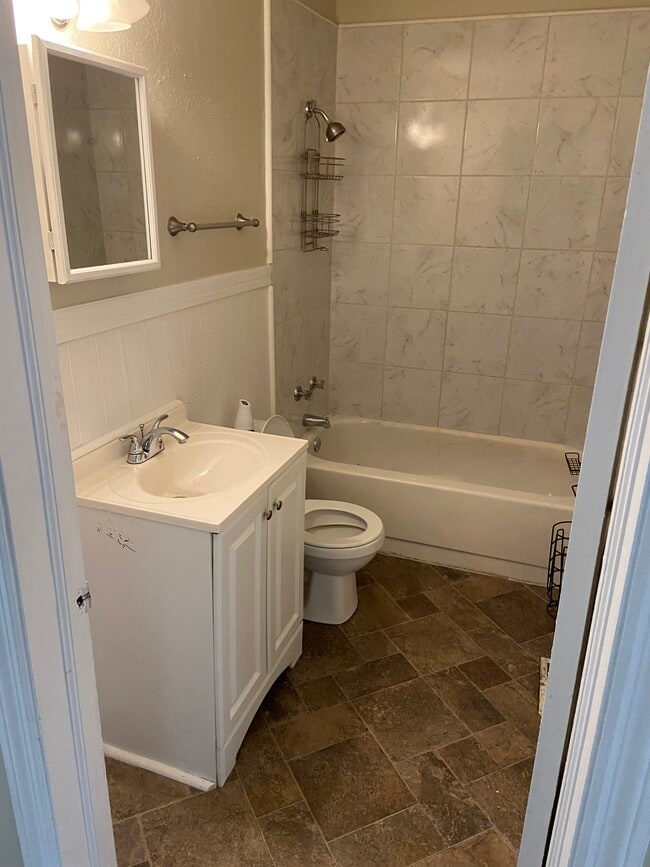 Bathroom - 922 Lamore St