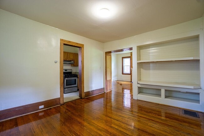 Building Photo - Bright, Spacious Single Family Home Across...
