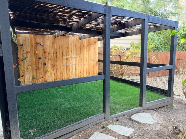 Building Photo - 1620 Ash St