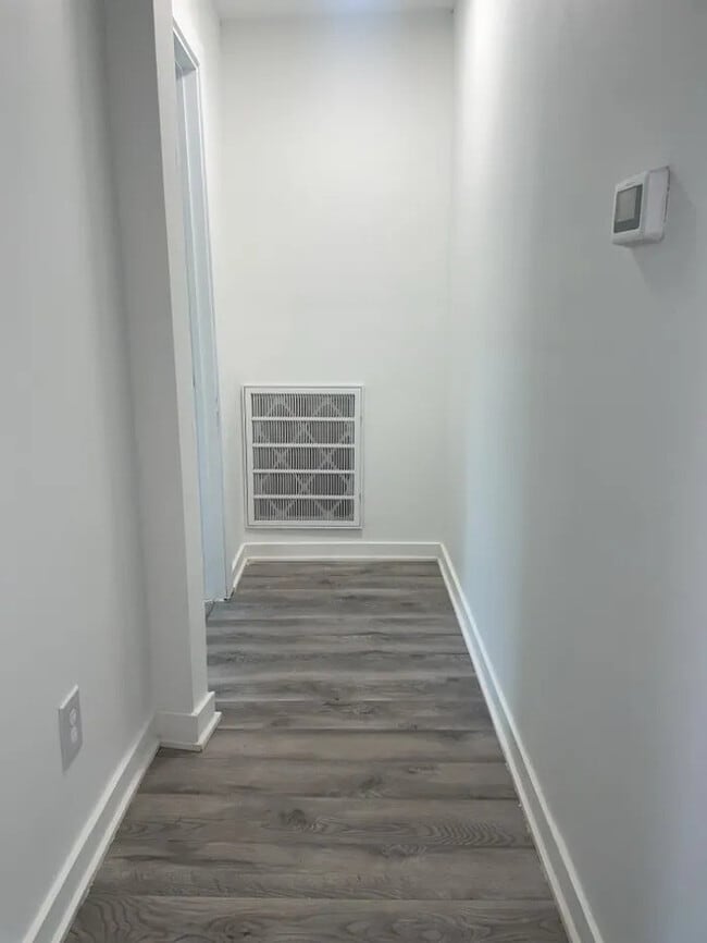 Building Photo - 3 Bedroom 2 Bathroom