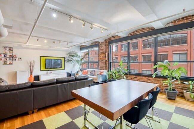 Building Photo - 121 Beach St