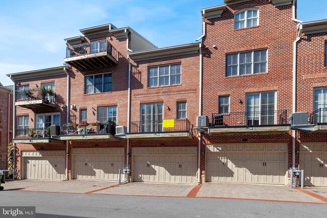 Building Photo - 2319 Boston St