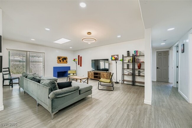 Building Photo - 555 Canosa Ave